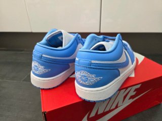 Zapatillas Jordan Air 1 Low UNC t. 44 Azul Blanco