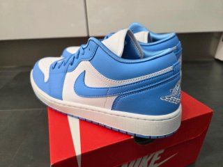 Zapatillas Jordan Air 1 Low UNC t. 44 Azul Blanco