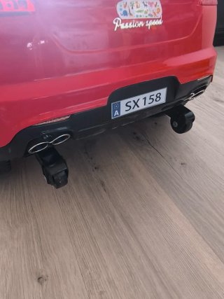 Coche eléctrico infantil rojo