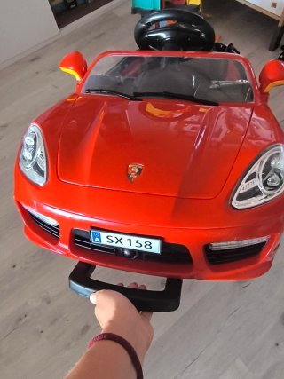 Coche eléctrico infantil rojo