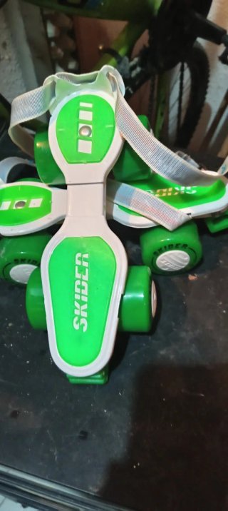 Patines en línea verdes