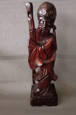 Figura de madera tallada
