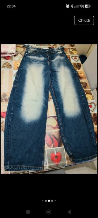 Jeans larghi effetto sbiadito più altri tre modell