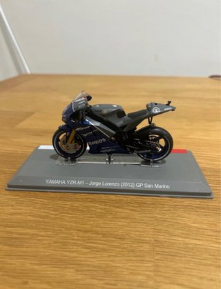Maqueta Moto Yamaha YZR-M1 Lorenzo 2012