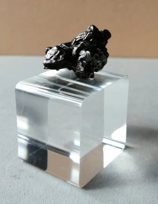 Meteorito Metálico con Peana