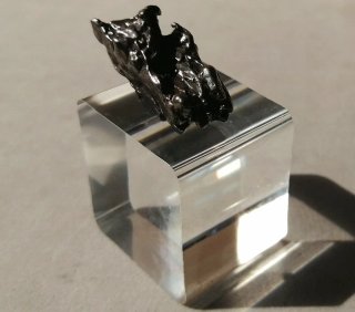 Meteorito Metálico con Peana
