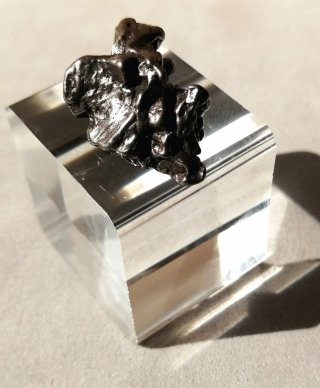 Meteorito Metálico con Peana