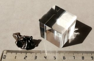 Meteorito Metálico con Peana