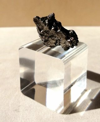 Meteorito Metálico con Peana