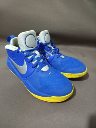 Zapatillas Nike Azules y Amarillas