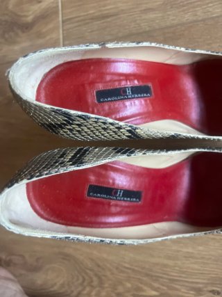 Zapatos de tacón piel serpiente Carolina Herrera