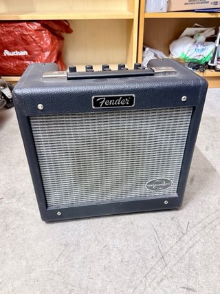 Pack Squier Stratocaster HSS + Ampli Fender