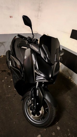 Yamaha XMAX 300 Tech MAX ESPECIAL EDITION