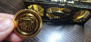 Cassa del tesoro pirata con monete d'oro
