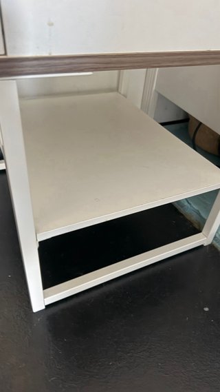 Mesinha de Cabeceira Ikea Branca/Castanha