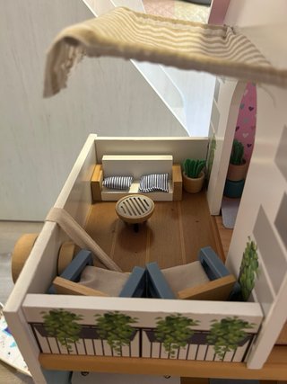 Casa de muñecas con muebles (madera) Aldi