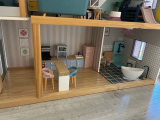 Casa de muñecas con muebles (madera) Aldi