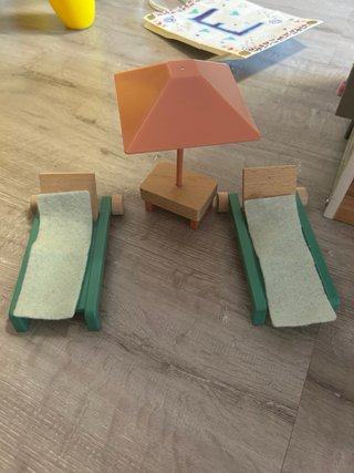 Casa de muñecas con muebles (madera) Aldi