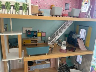 Casa de muñecas con muebles (madera) Aldi