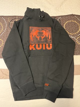 REBAJADO - Sudadera Kuiu Negra con logo rojo