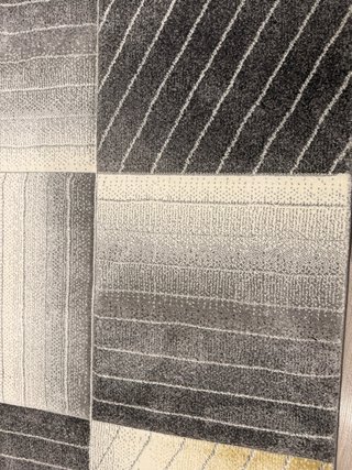 Alfombra geométrica gris y amarilla pelo corto