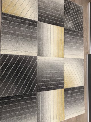 Alfombra geométrica gris y amarilla pelo corto