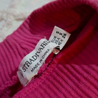 Top sin mangas cuello alto Stradivarius rosa