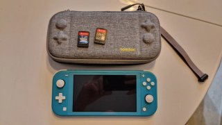 Nintendo Switch Lite Blu con custodia e 2 giochi
