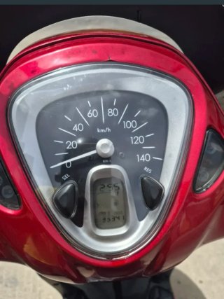 Moto Yamaha D'elight 125 Scooter Roja
