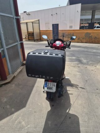 Moto Yamaha D'elight 125 Scooter Roja