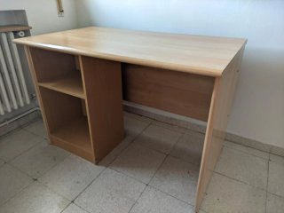 Escritorio de madera en perfecto estado