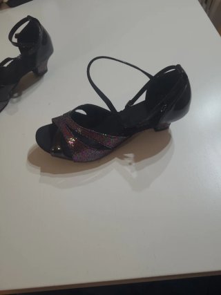 Zapatos de baile latinos brillantes
