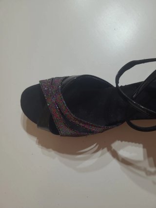 Zapatos de baile latinos brillantes
