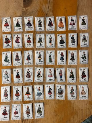 Colección 44 sellos España Trajes Típicos MNH
