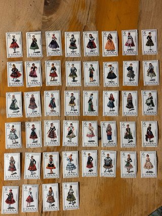 Colección 44 sellos España Trajes Típicos MNH