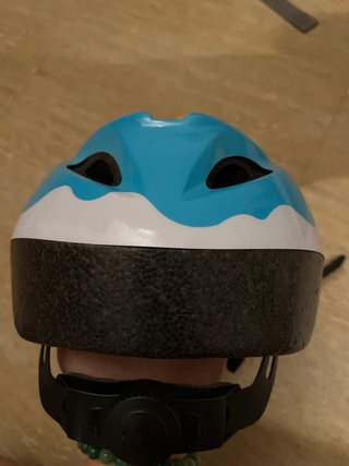 Casco de bicicleta infantil con animales