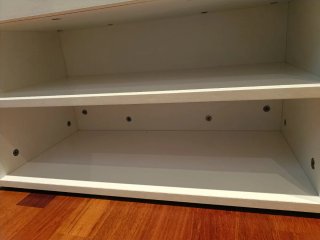 Zapatero con asiento blanco