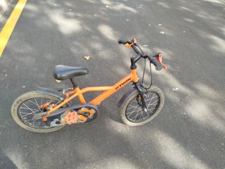 Bicicleta infantil naranja