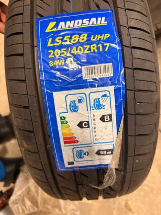 Neumático LANDSAIL LS588 UHP 205/40ZR17 84W