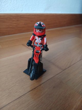 Moto y piloto de playmobil
