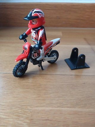 Moto y piloto de playmobil