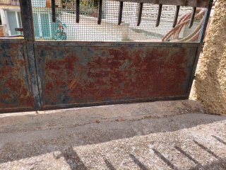 Puerta hierro
