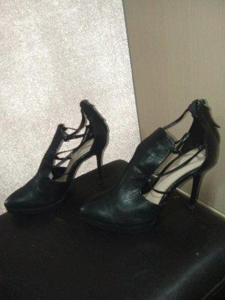 Zapatos tacón plataforma cuero negros abiertos