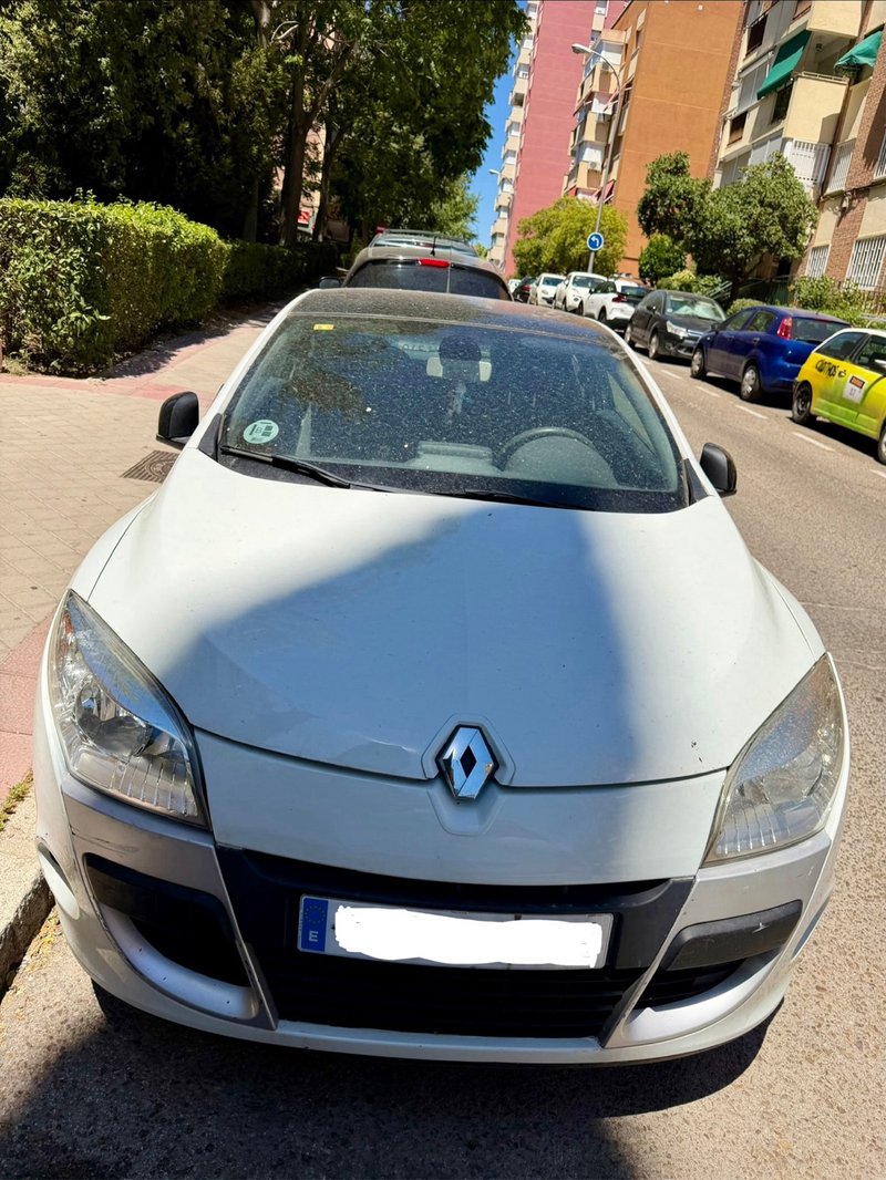Renault Mégane Coupé 1.5 dCi Dynamique EDC 2011, foto 3