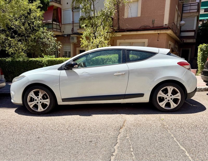 Renault Mégane Coupé 1.5 dCi Dynamique EDC 2011, foto 2