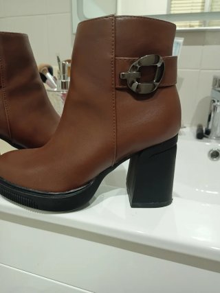 Botines Marrones Tacón Alto y Plataforma