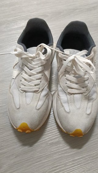Zapatillas New Balance Beige y Blanco