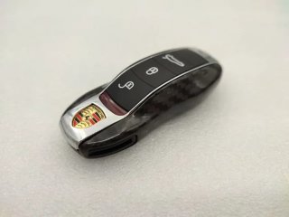 FUNDA LLAVE NUEVA PORSCHE EN CARBONO NEGRO
