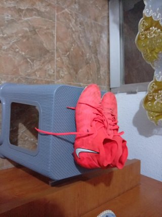Zapatos de fútbol Nike rojos sin usar