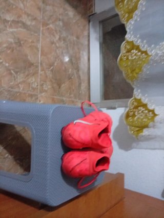 Zapatos de fútbol Nike rojos sin usar